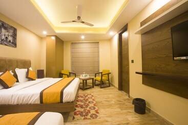 Staybook Hotel Nitya Maharani Free Airport Pickup