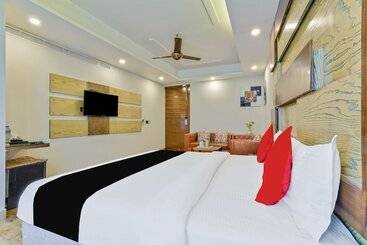 Staybook Hotel Nitya Maharani Free Airport Pickup