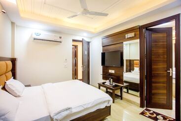 هتل Tara Palace Daryaganj