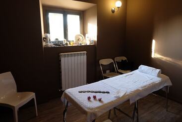 پانسیون La Rocca Guest House & Spa