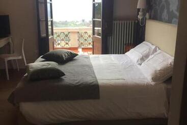 پانسیون La Rocca Guest House & Spa
