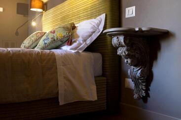 پانسیون La Rocca Guest House & Spa