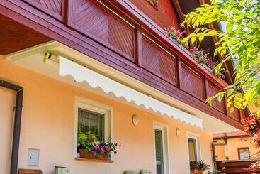 تختخواب و صبحانه Villa Nena