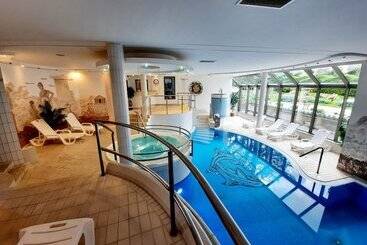 هتل Malachit Karpacz Spa