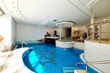 هتل Malachit Karpacz Spa