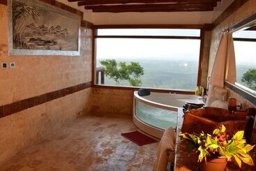 هتل Shimba Green Lodge