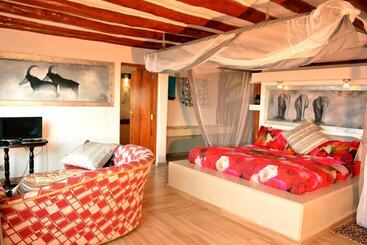 هتل Shimba Green Lodge