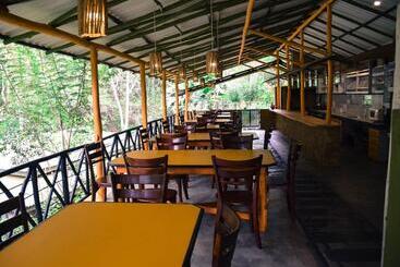 هتل Train View Chalet