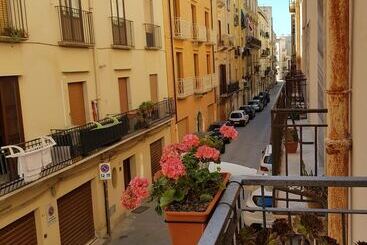 تختخواب و صبحانه La Trinacria Rooms