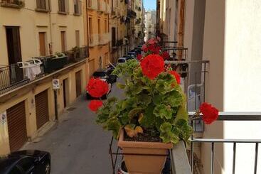 تختخواب و صبحانه La Trinacria Rooms