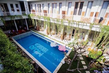 Mojosurf Camp Canggu   Hostel