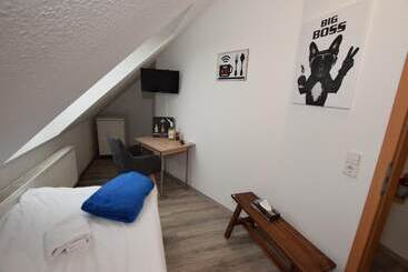 Monteurzimmer Kircheim Unter Teck   Hostel