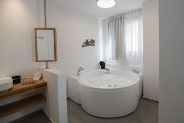 Natura Luxury Boutique Hotel Skopelos