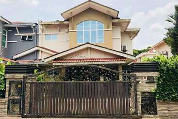 پانسیون Botanic Elegant Suite Klang