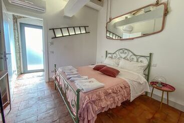 تختخواب و صبحانه Casale 1541