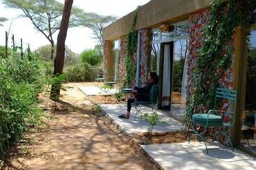 هتل Emerald Lodge Turmi