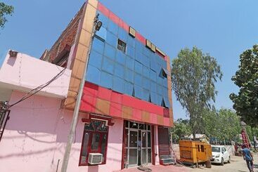 هتل Mahak