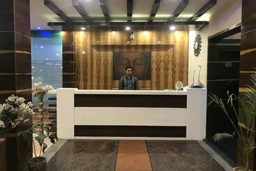 هتل Minakshi International