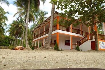 هتل Playa Mareygua Hostal
