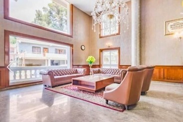 酒店 The Majestic Crown
