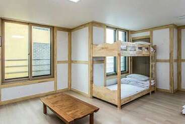 Kirin Guesthouse   Hostel