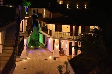 پانسیون Aurora Four Seasons Villa & Spa