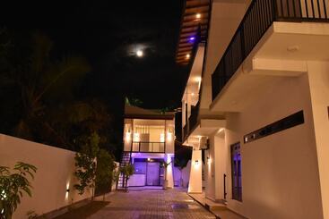 Pensió Aurora Four Seasons Villa & Spa