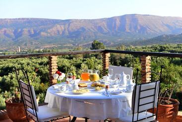 پانسیون Domaine La Source