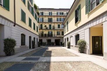 پانسیون Zebra Naviglio