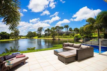 ツーリストアパートメント Grand Oasis At Sanctuary Cove