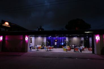 Halfway House Hostel Mactan Cebu Airport