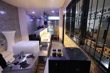 Halfway House Hostel Mactan Cebu Airport