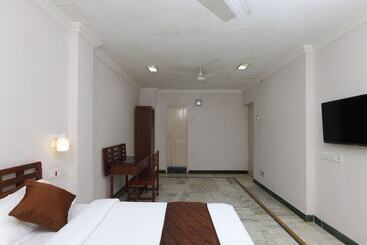 هتل Krishna Park Guest House