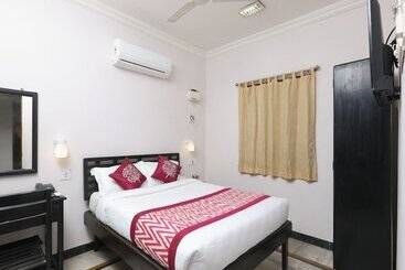 هتل Krishna Park Guest House