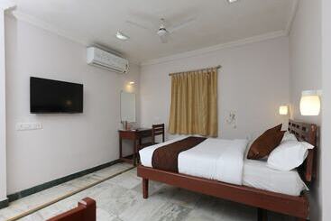 هتل Krishna Park Guest House