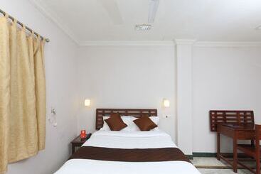 هتل Krishna Park Guest House