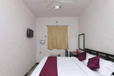 هتل Krishna Park Guest House