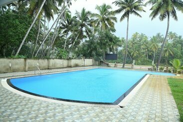 هتل Travancore Island Resort