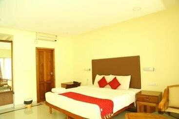 هتل Travancore Island Resort