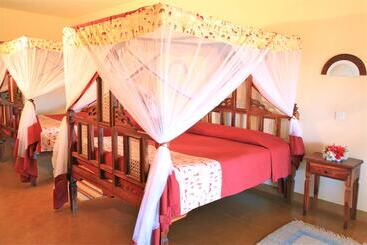 هتل Voi Wildlife Lodge