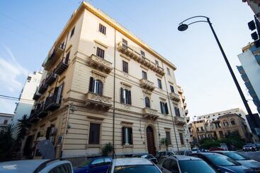 پانسیون Palermo Gallery