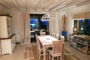 پانسیون Therme Sea Luxury Lodge