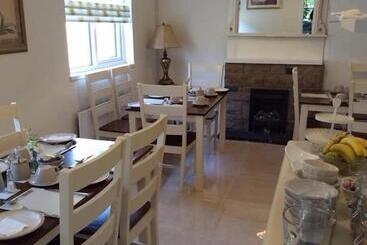 تختخواب و صبحانه The Vee Guest Accommodation