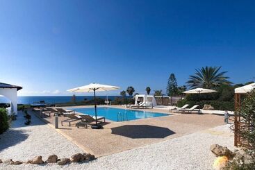 Villa Searay