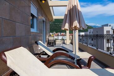 Almare Apartments Budva