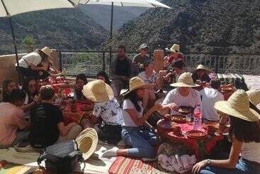 تختخواب و صبحانه Berber Family Lodge