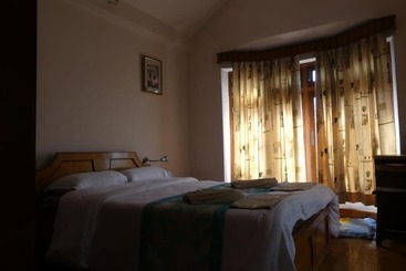 تختخواب و صبحانه Sherpa Home