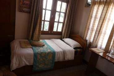 تختخواب و صبحانه Sherpa Home