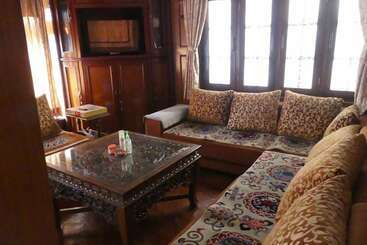 تختخواب و صبحانه Sherpa Home