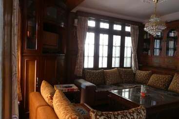تختخواب و صبحانه Sherpa Home